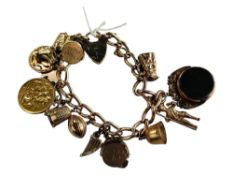 GOLD CHARM BRACELET TO INCLUDE VICTORIAN SOVEREIGN 61.37G