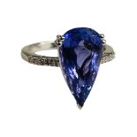 18 CARAT WHITE GOLD DIAMOND & TANZANITE RING