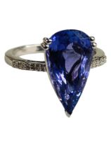 18 CARAT WHITE GOLD DIAMOND & TANZANITE RING