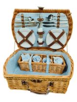 FITTED PICNIC BASKET