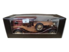 1:18 SCALE VINTAGE STYLE WOODEN CLASSIC CAR - BOXED
