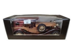 1:18 SCALE VINTAGE STYLE WOODEN CLASSIC CAR - BOXED