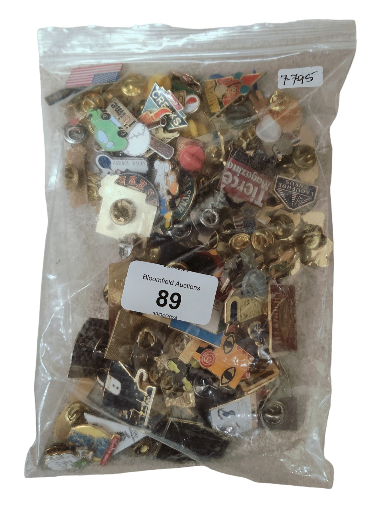 BAG OF COLLECTORS BADGES