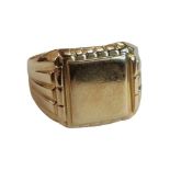 18 CARAT GOLD SIGNET RING WITH FRENCH HALLMARK 9.7G