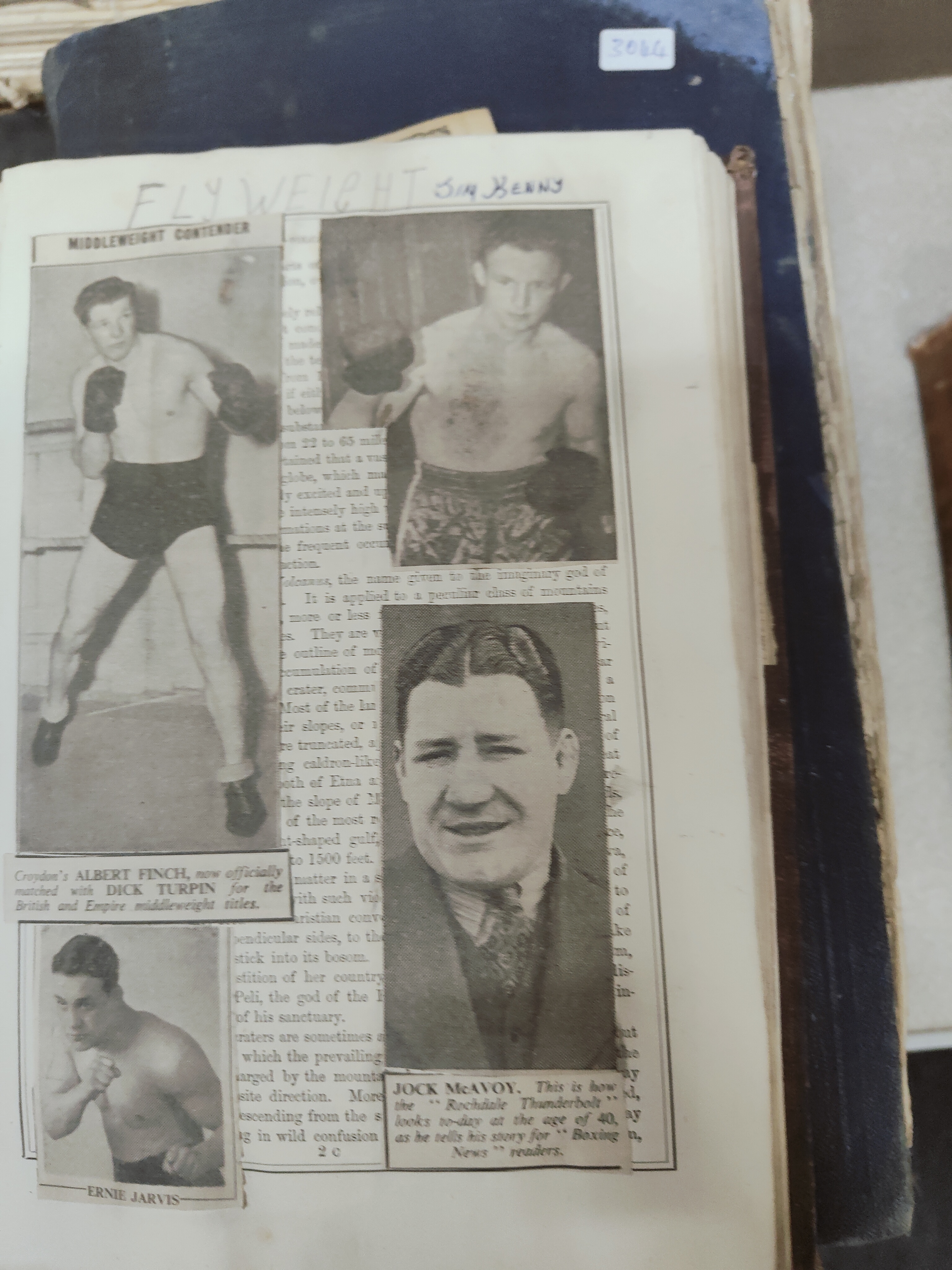 5 BOXING SCRAP BOOKS - LARGE QUANTITY OF NEWSPAPER CLIPPINGS, PHOTOGRAPHS & AUTOGRAPHS ETC - Image 18 of 20