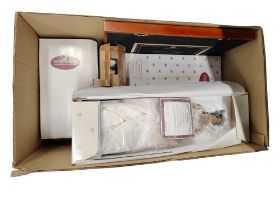 LARGE BOX TO INCLUDE PICTURE AND A NUMBER OF ASHTON DRAKE BOXED FIGURES