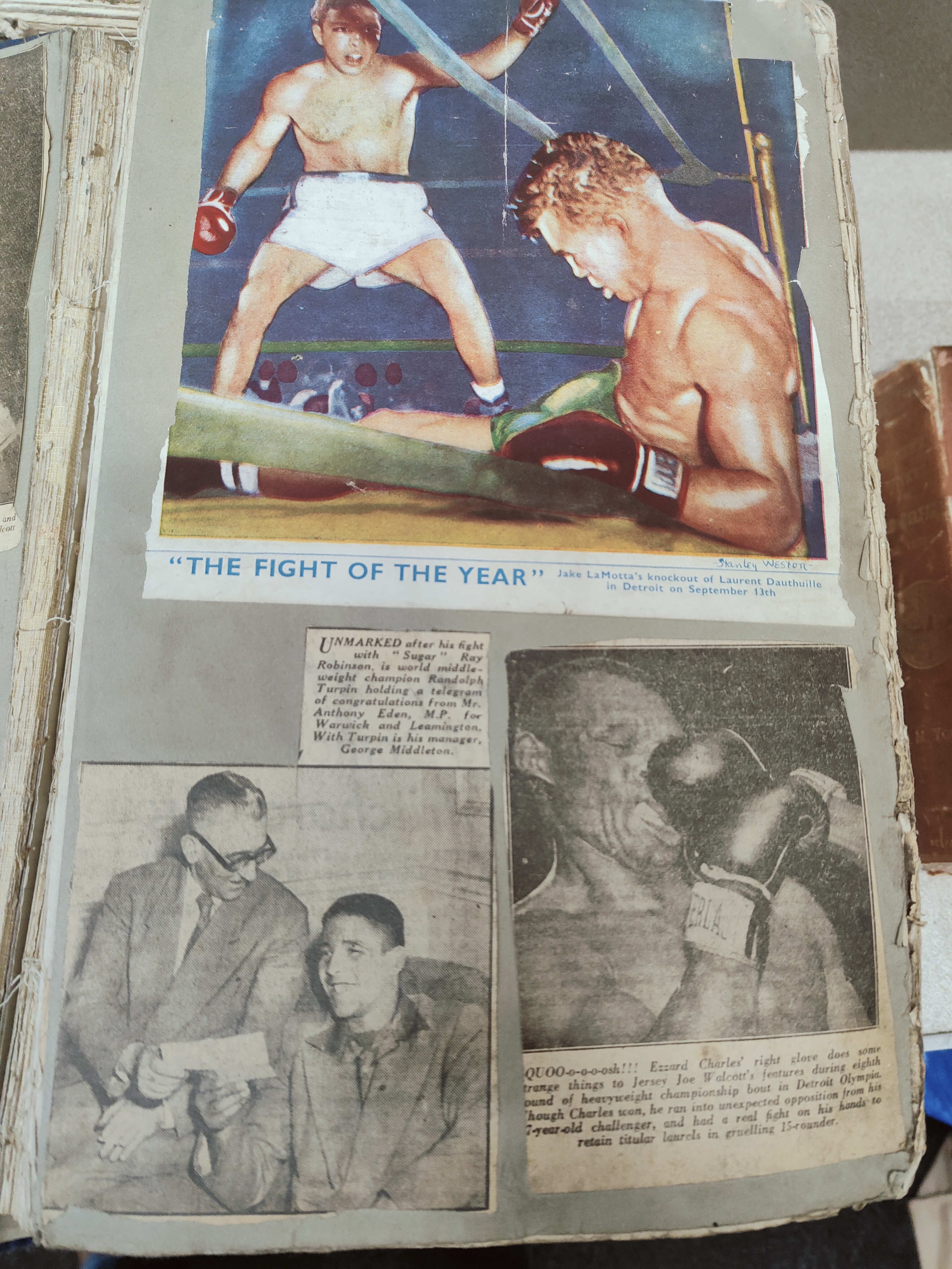 5 BOXING SCRAP BOOKS - LARGE QUANTITY OF NEWSPAPER CLIPPINGS, PHOTOGRAPHS & AUTOGRAPHS ETC - Image 13 of 20