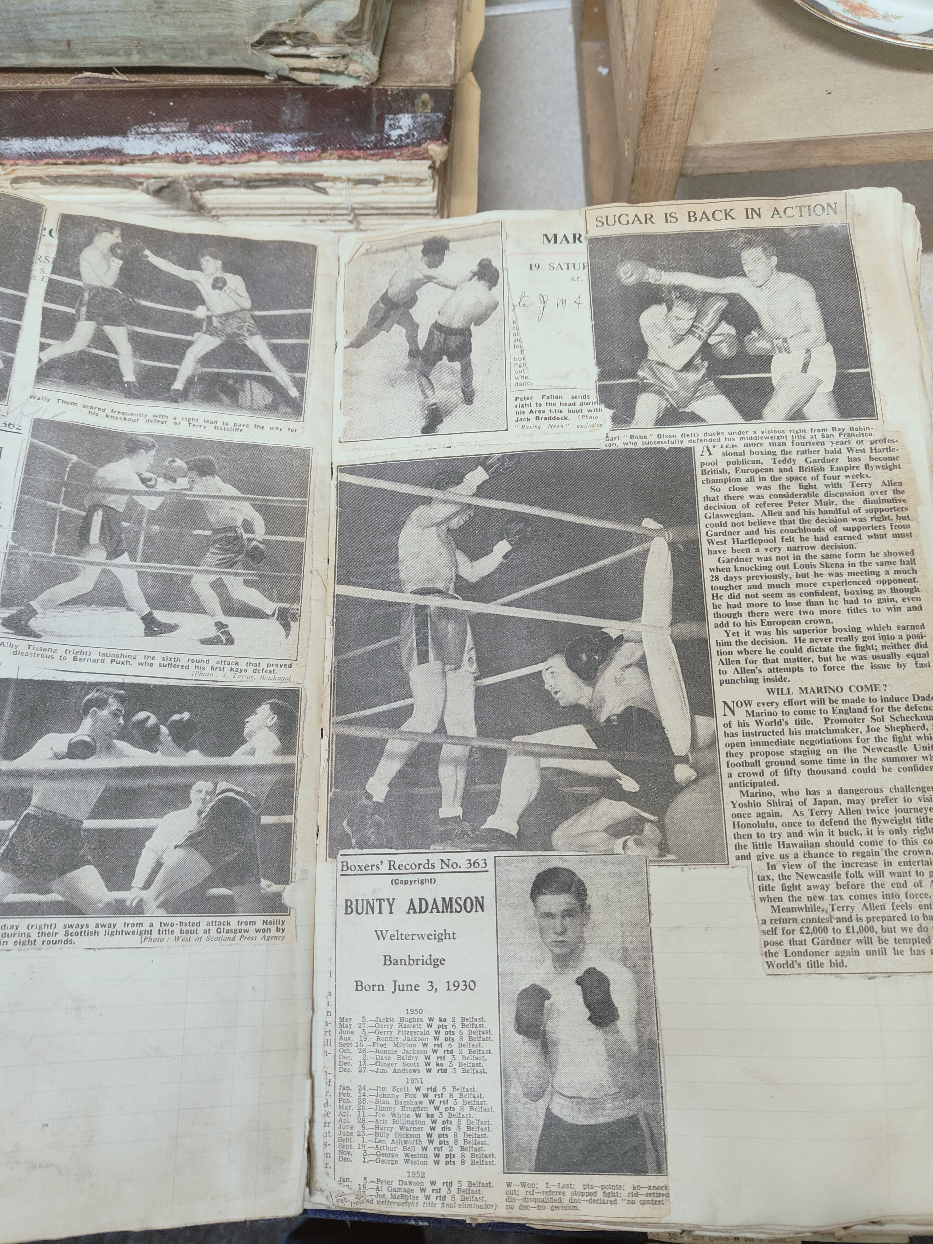5 BOXING SCRAP BOOKS - LARGE QUANTITY OF NEWSPAPER CLIPPINGS, PHOTOGRAPHS & AUTOGRAPHS ETC - Image 15 of 20