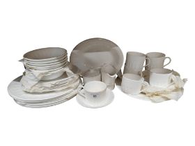 40 PIECE WEDGEWOOD COLOSSEUM TEA & DINNER SET