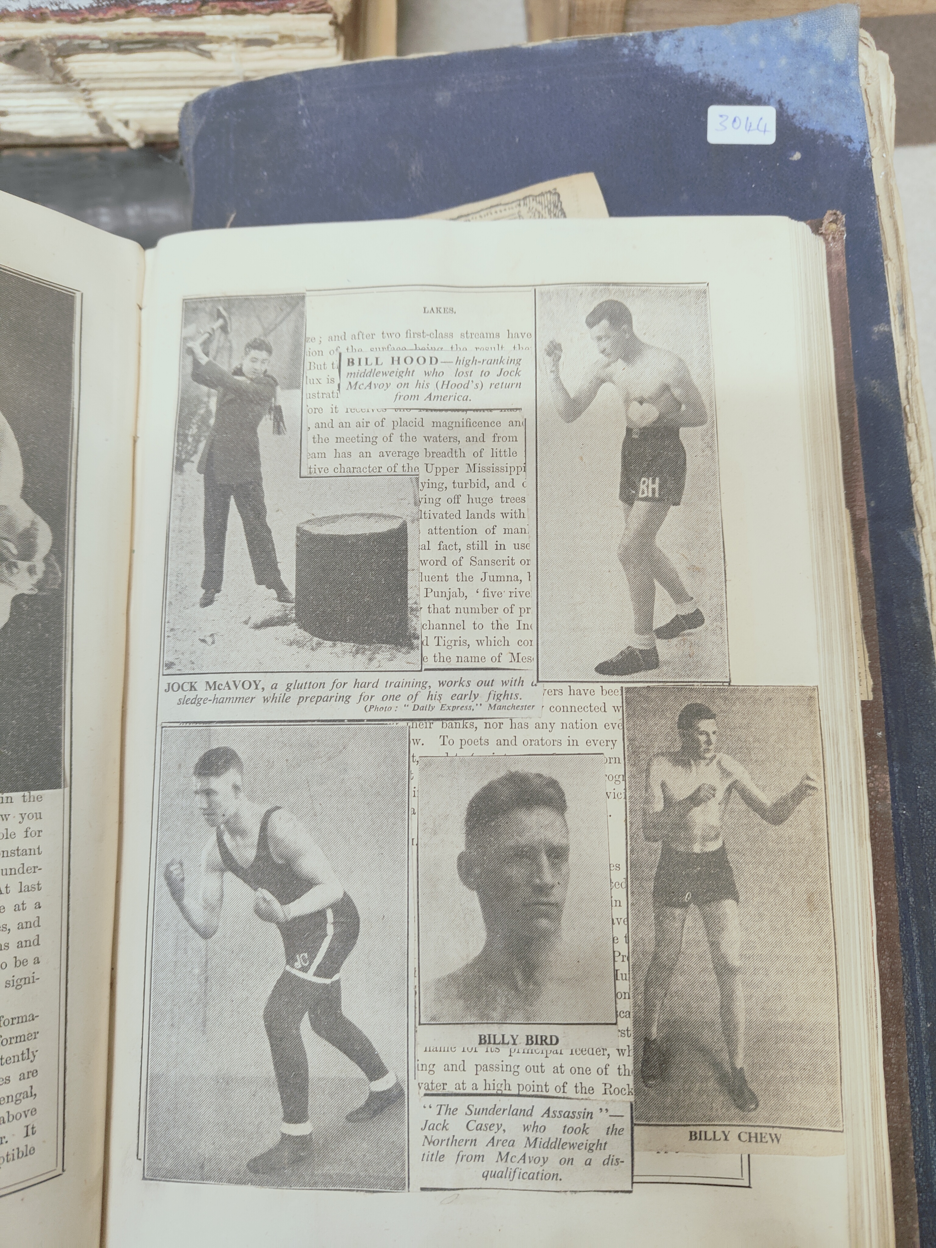 5 BOXING SCRAP BOOKS - LARGE QUANTITY OF NEWSPAPER CLIPPINGS, PHOTOGRAPHS & AUTOGRAPHS ETC - Image 16 of 20