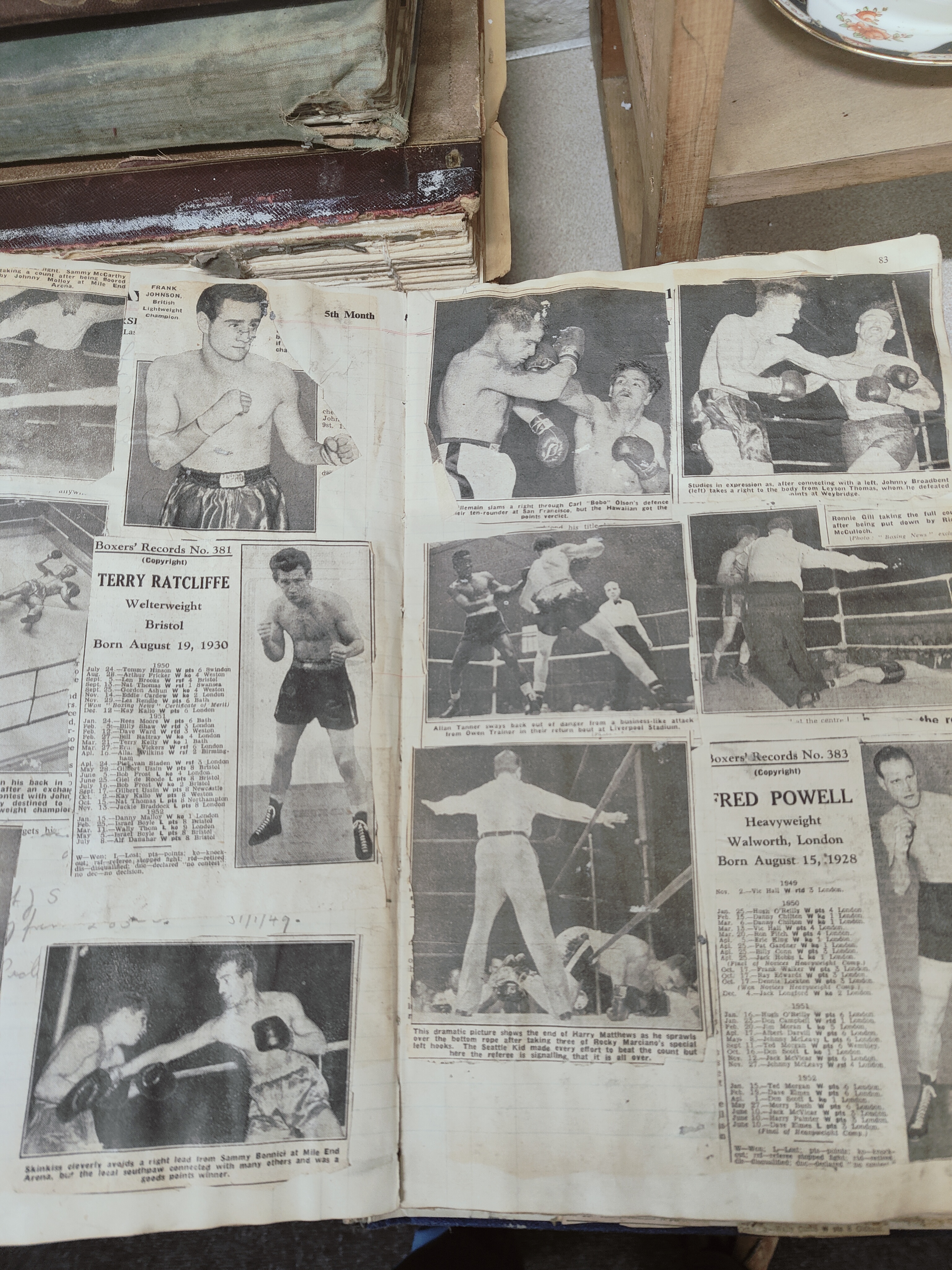 5 BOXING SCRAP BOOKS - LARGE QUANTITY OF NEWSPAPER CLIPPINGS, PHOTOGRAPHS & AUTOGRAPHS ETC - Image 14 of 20