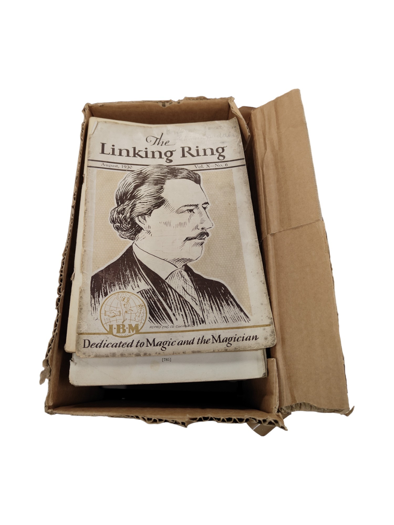 BOX OF VINTAGE THE LINKING RING MAGAZINES