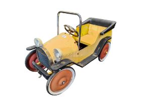 LARGE VINTAGE CLASSIC METAL PEDAL CAR