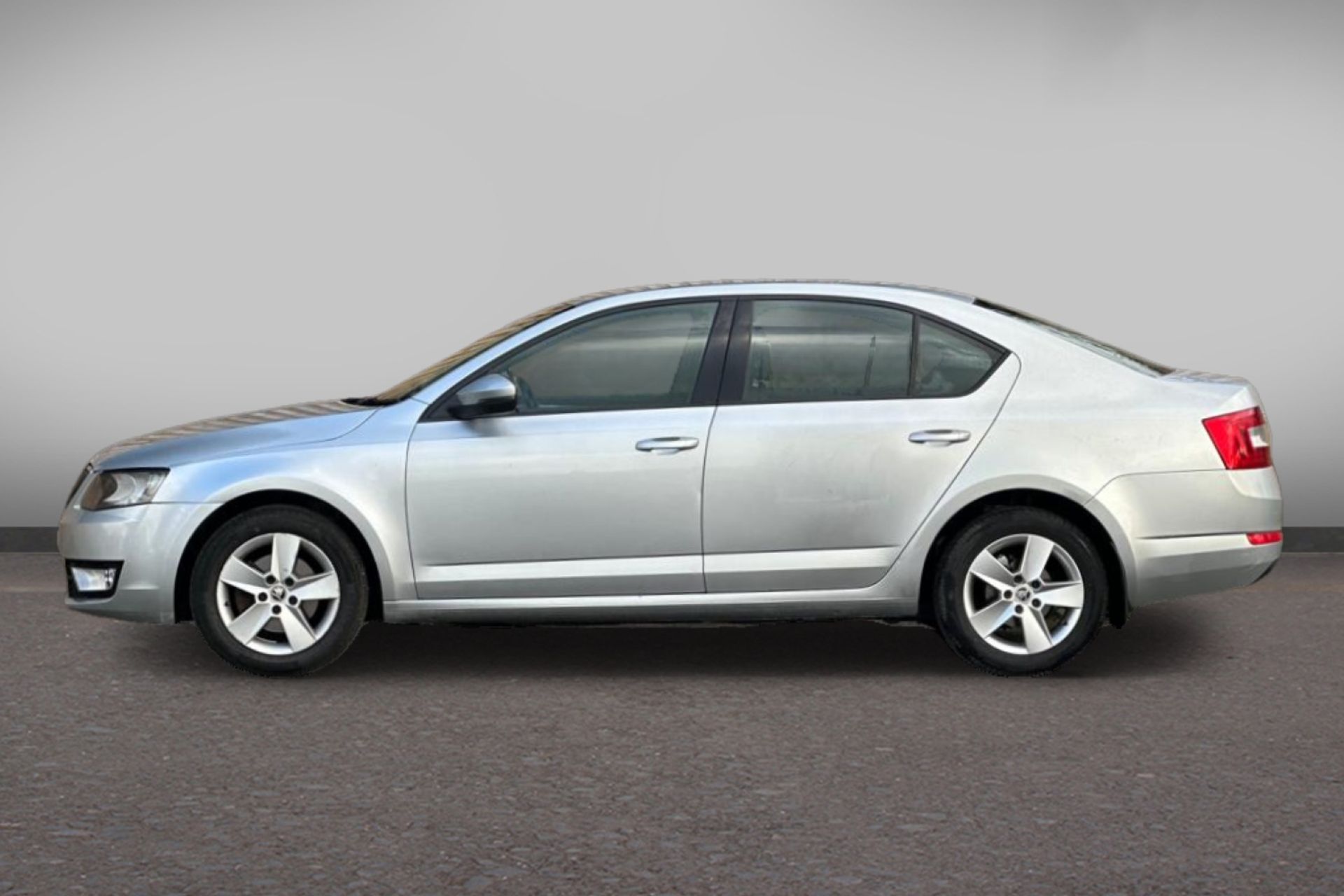 2013 Skoda Octavia 1.6 Tdi DSG Start/Stop 5 Door Silver Auto - Image 8 of 9