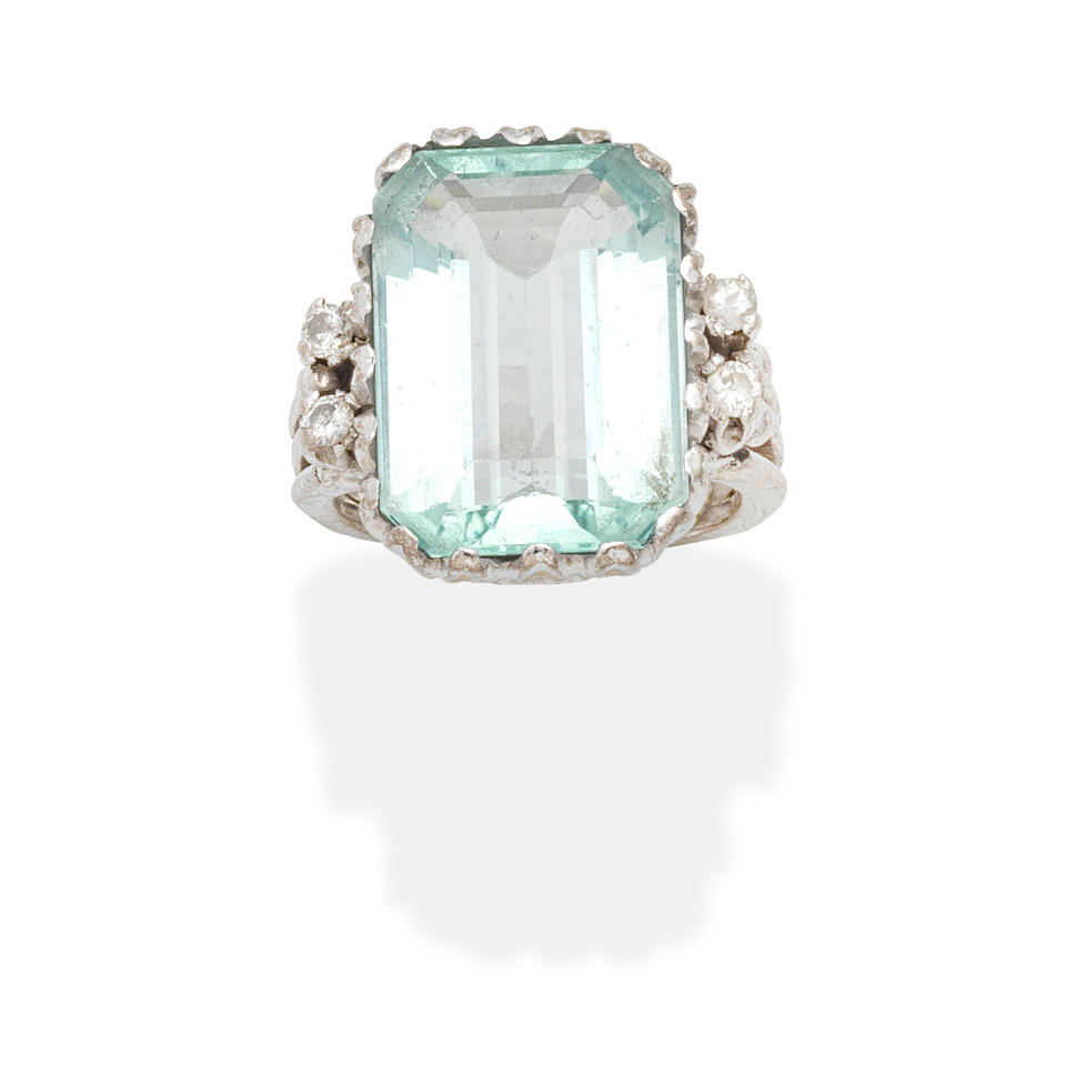 AQUAMARINE AND DIAMOND RING