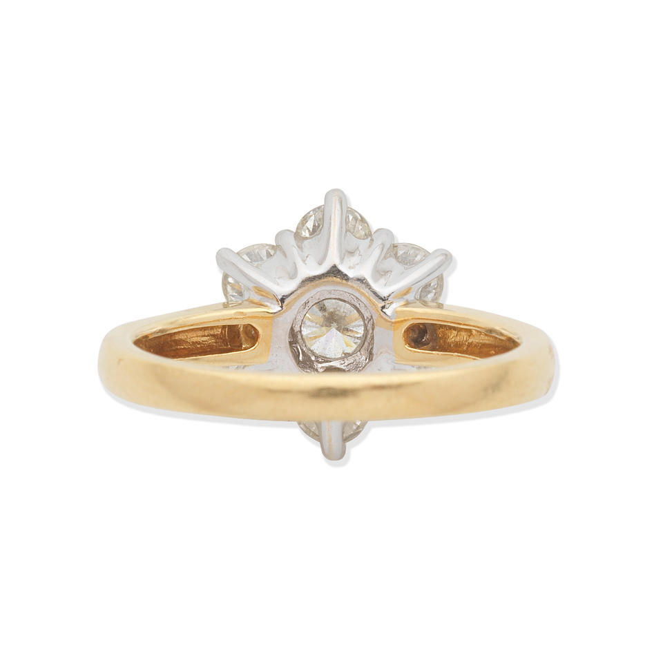 DIAMOND CLUSTER RING - Image 2 of 3