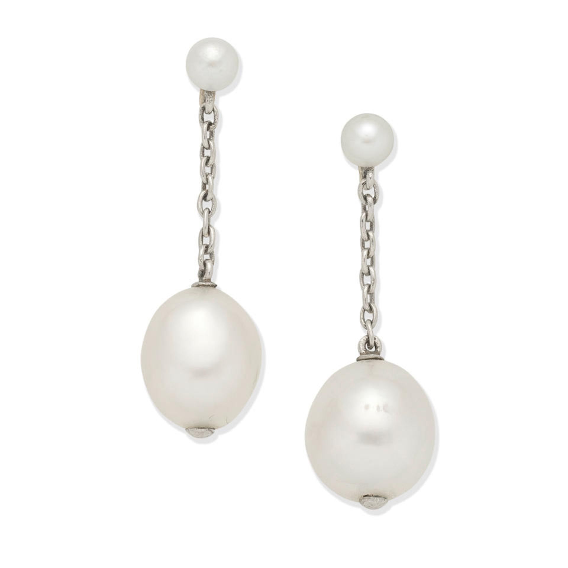 THREE BROOCHES AND CULTURED PEARL EARRINGS (4) - Image 2 of 3