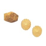 LALAOUNIS: SHELL EARCLIPS AND A FOSSIL BROOCH (2)