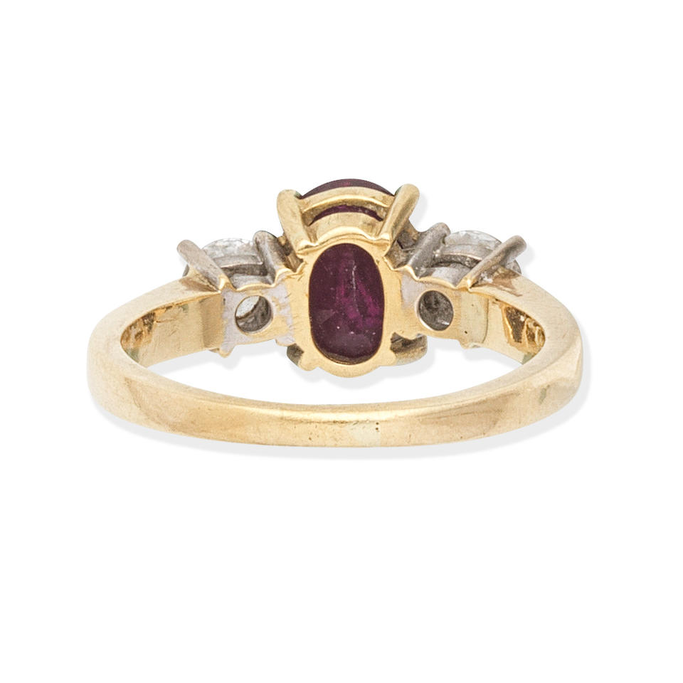 RUBY AND DIAMOND THREE-STONE RING - Image 2 of 3