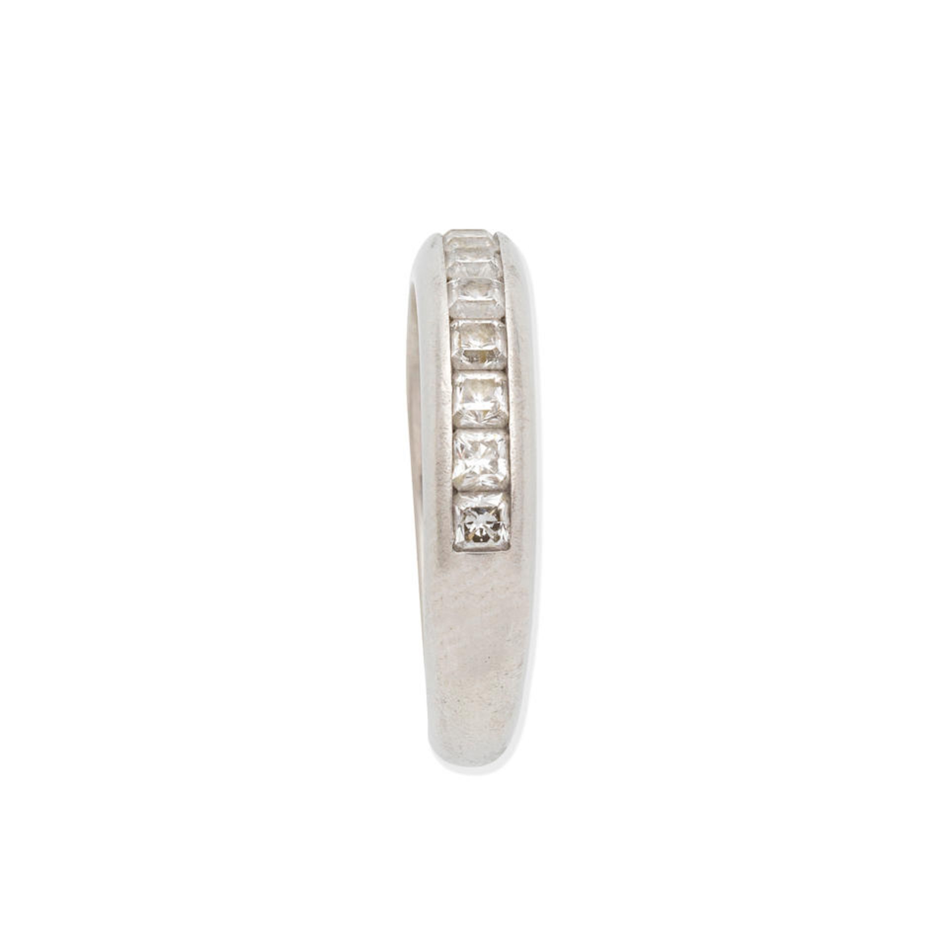 TIFFANY: DIAMOND 'LUCIDA' HALF ETERNITY RING - Bild 3 aus 3