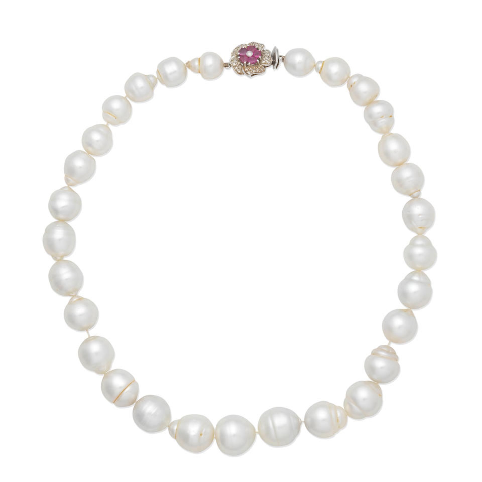 BAROQUE CULTURED PEARL NECKLACE WITH GEM-SET CLASP