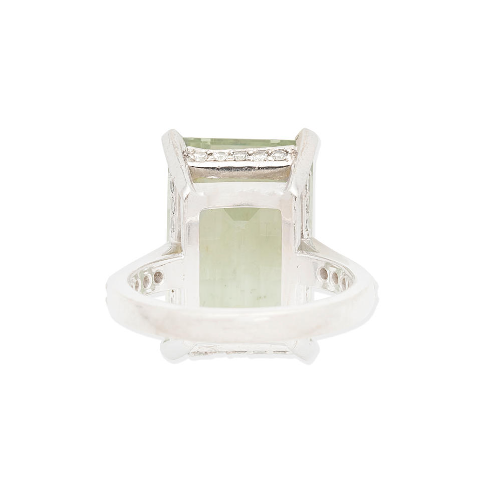 GREEN BERYL AND DIAMOND RING - Image 2 of 3