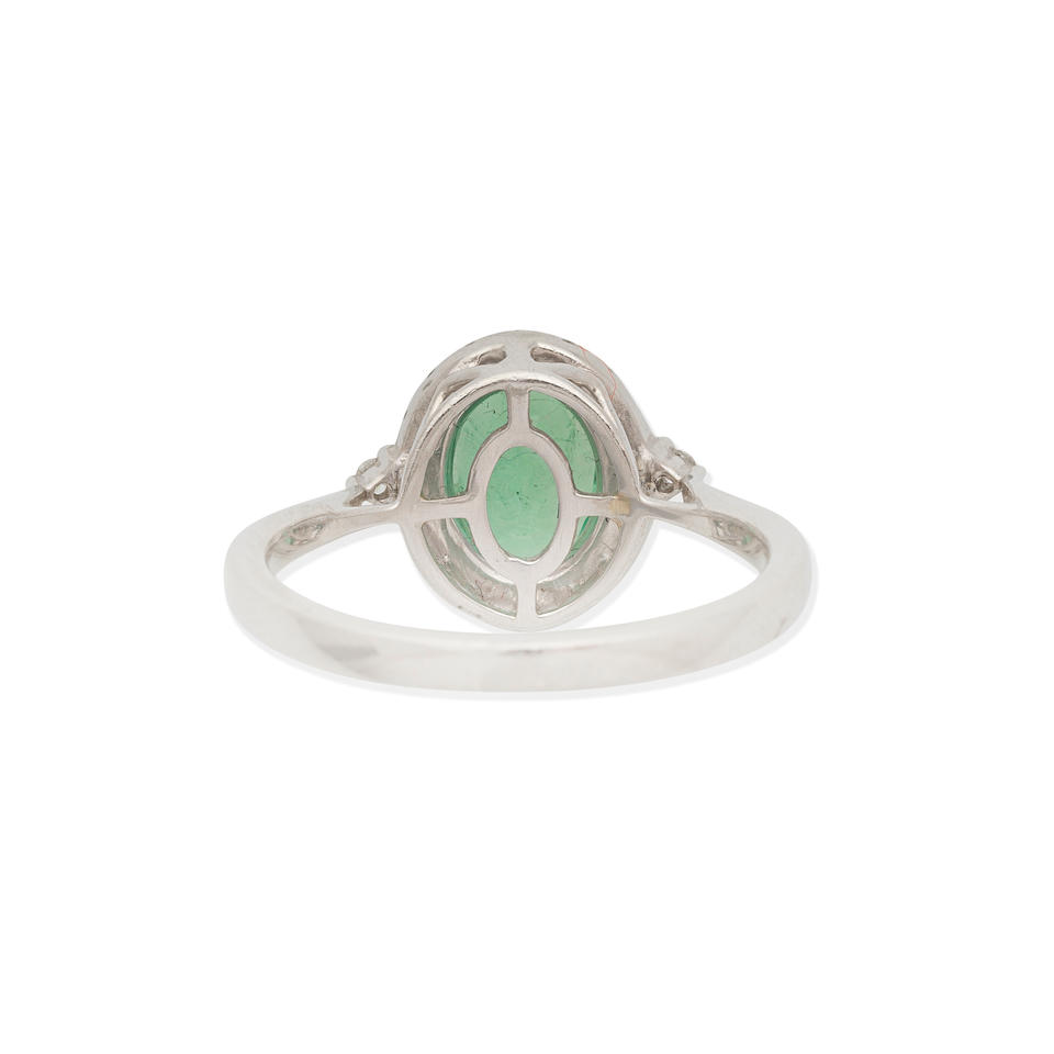 EMERALD AND DIAMOND RING - Image 2 of 3