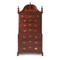 NEWPORT-STYLE BENCH-MADE MAHOGANY CHEST ON CHEST