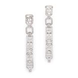 PAIR OF DIAMOND EARRINGS PAIRE DE BOUCLE D'OREILLES DIAMANTS