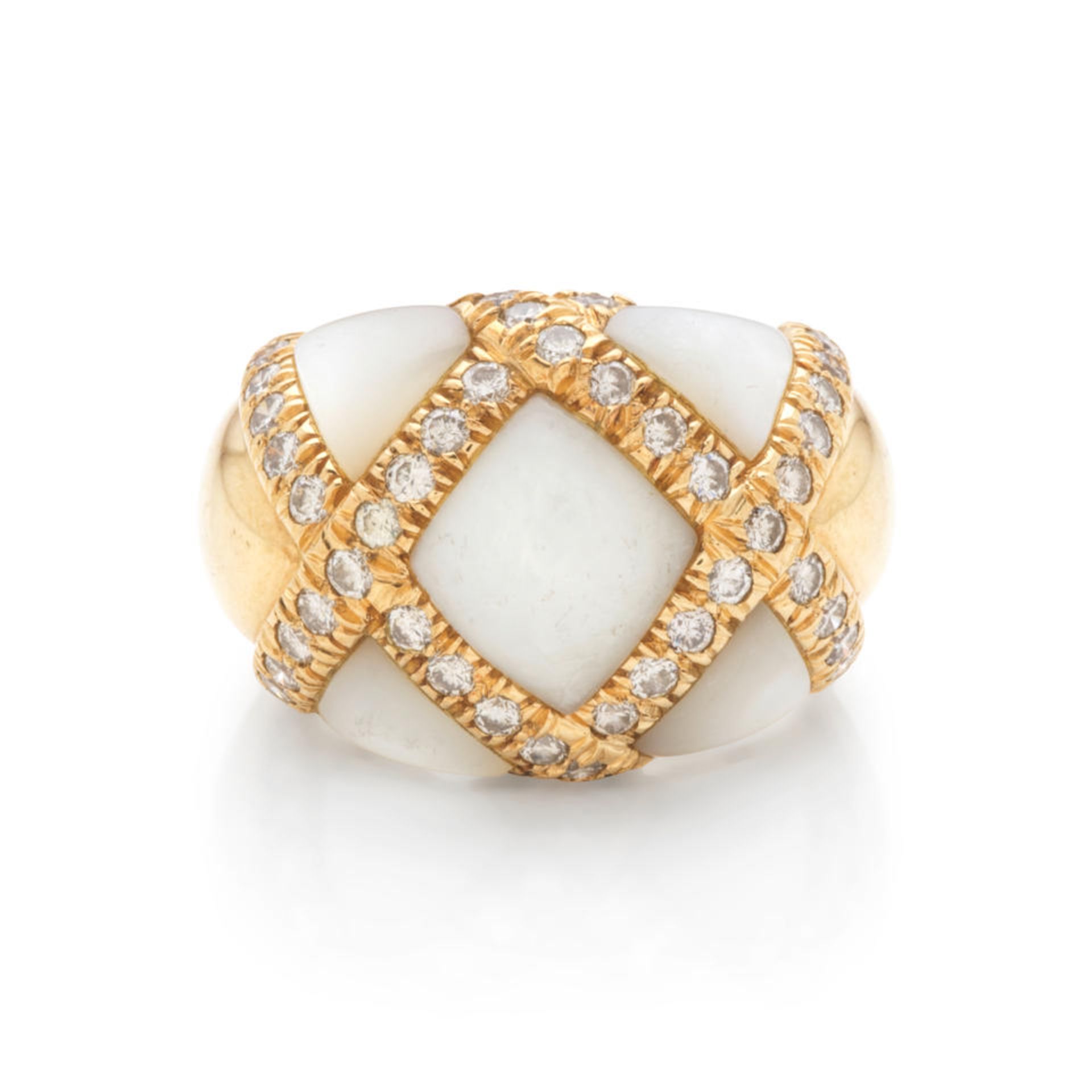 MOTHER-OF-PEARL AND DIAMOND RING BAGUE NACRE BLANCHE ET DIAMANTS