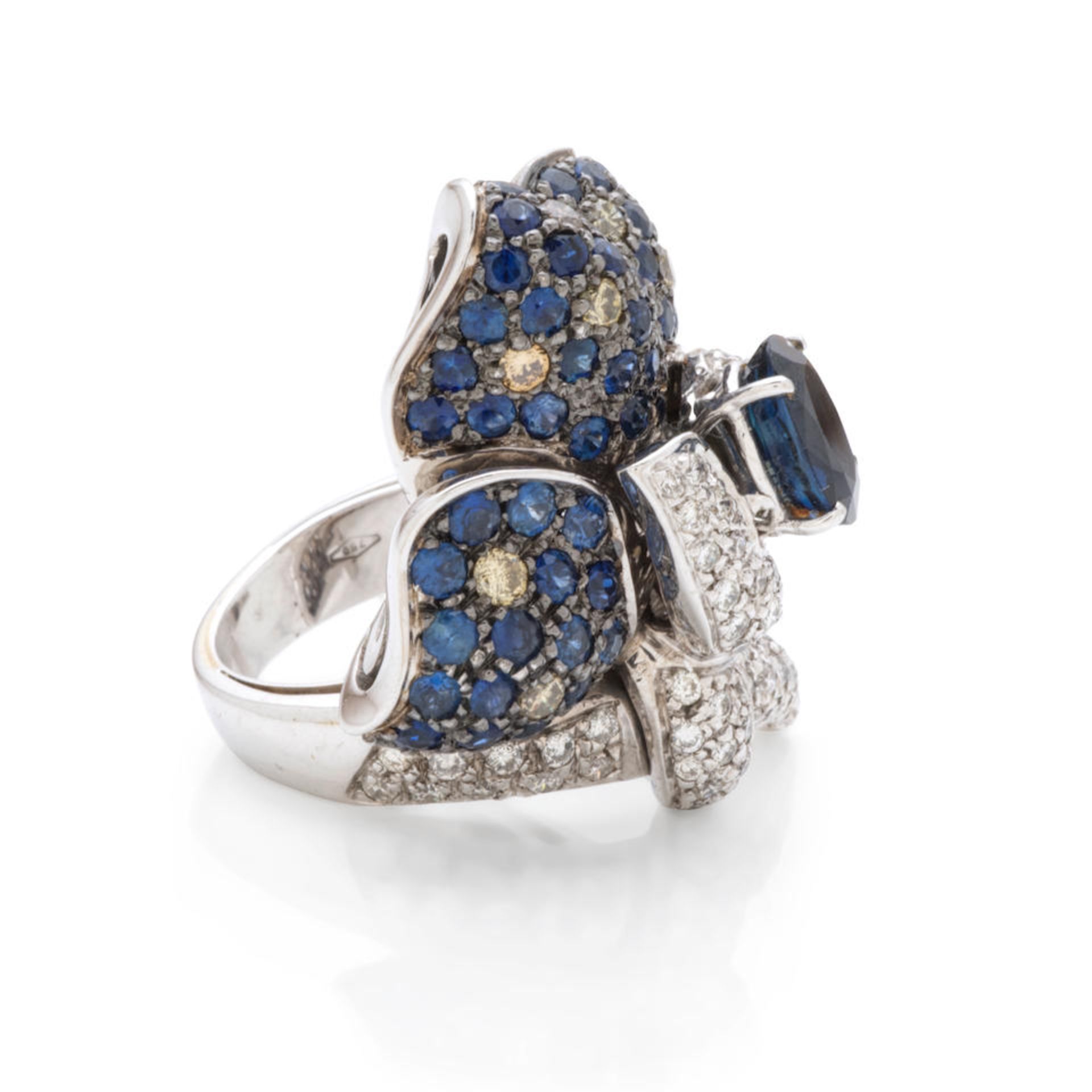 SAPPHIRE AND DIAMOND RING BAGUE SAPHIRS ET DIAMANTS - Image 3 of 3