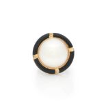 MABE PEARL, ENAMEL AND DIAMOND RING BAGUE PERLE MABE, EMAIL ET DIAMANTS