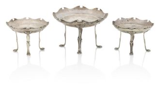 An Edwardian set of three graduated tazzi by Messrs Hutton, London, 1907 (3)