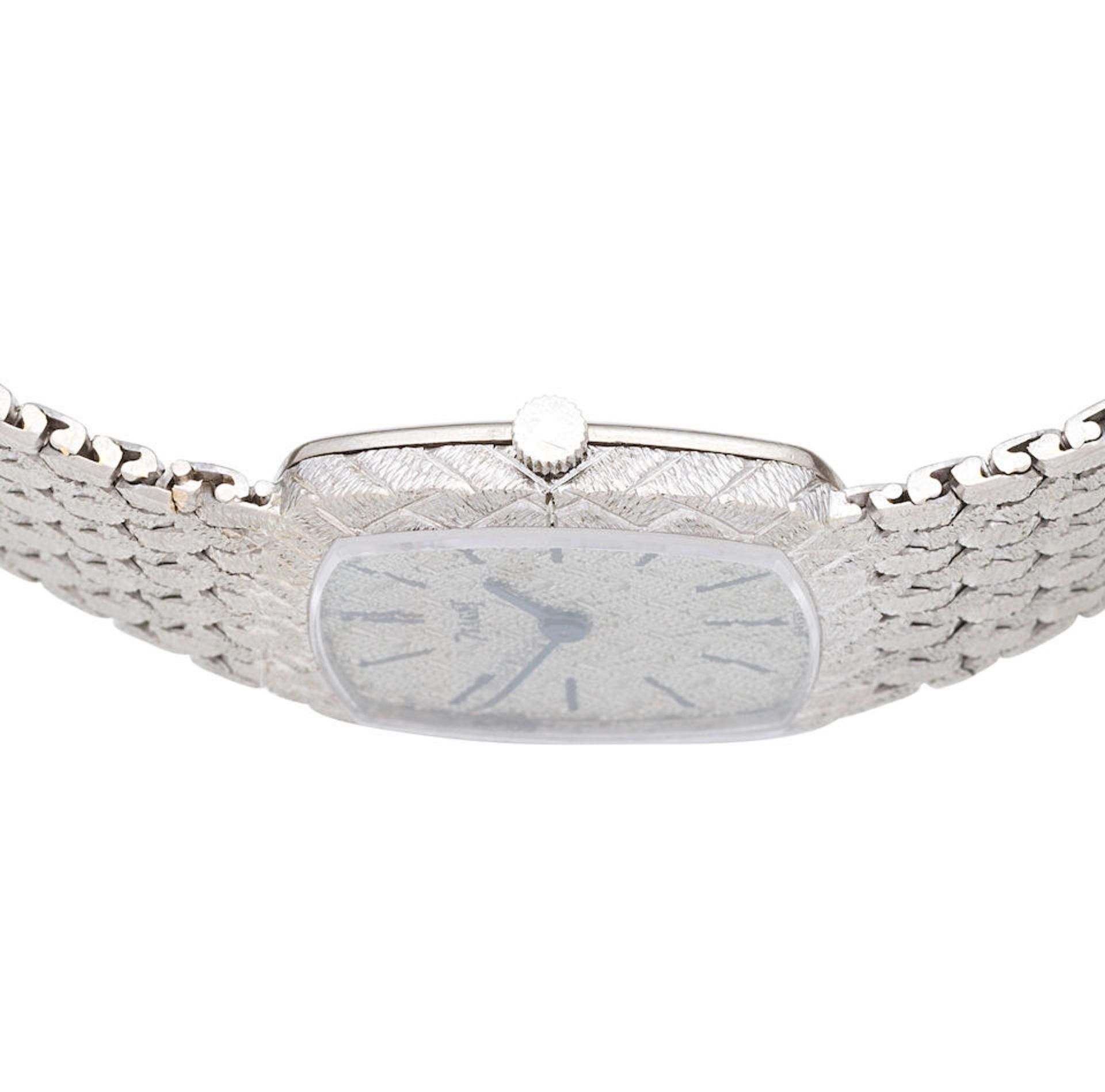 Piaget. A lady's 18K white gold manual wind bracelet watch Ref: 9231 P5, Birmingham Import Mark ... - Image 3 of 5