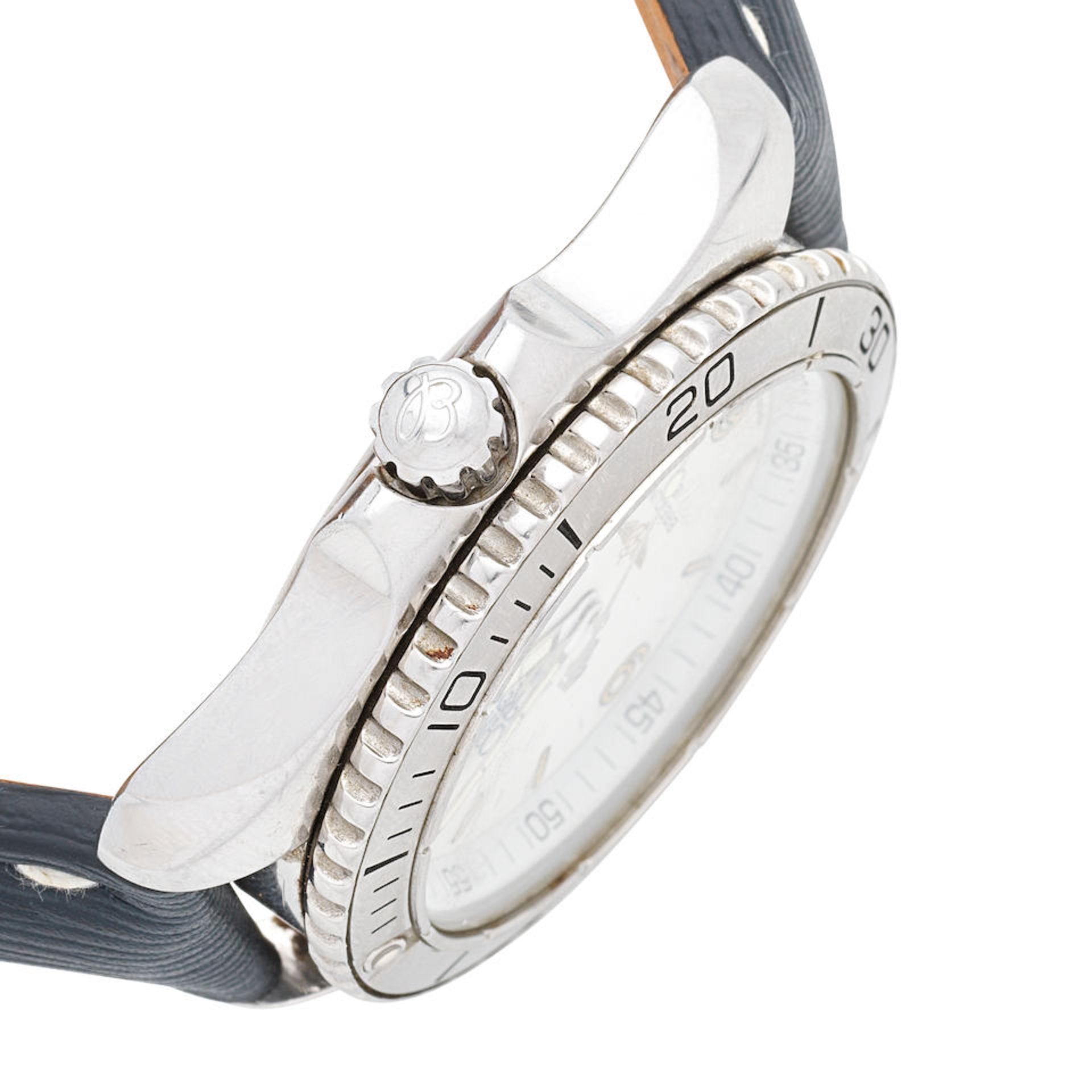 Breitling. A stainless steel quartz calendar wristwatch Shark Copa del Rey Agua Brava, Ref: A58... - Bild 4 aus 4