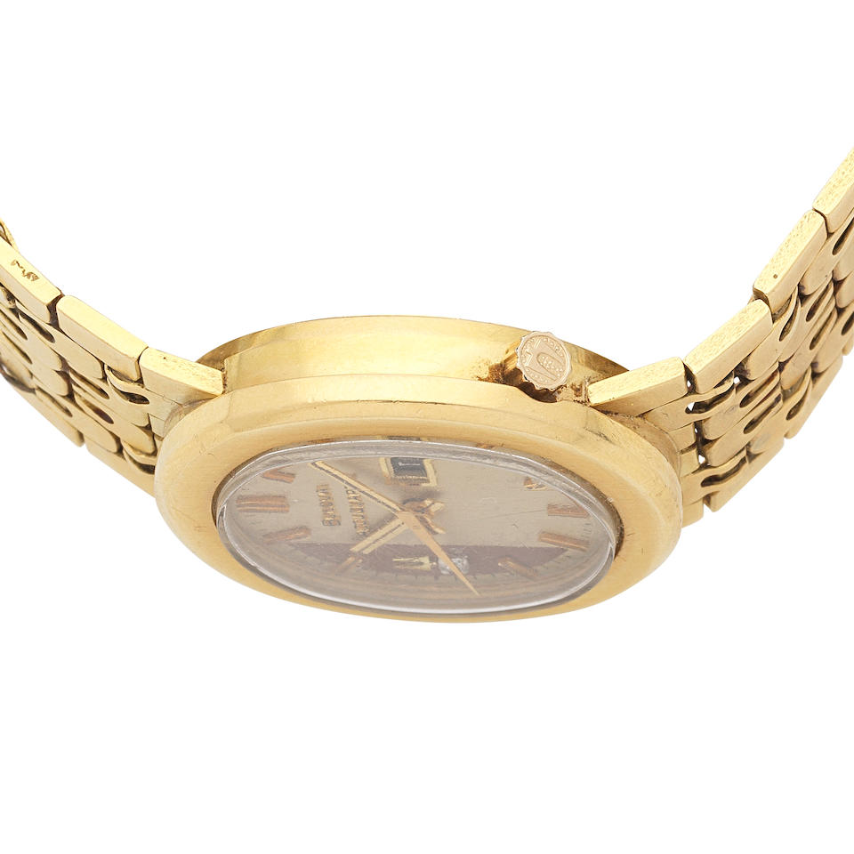 Bulova. An 18K gold quartz calendar bracelet watch Accuquartz, Circa 1975 - Image 3 of 5