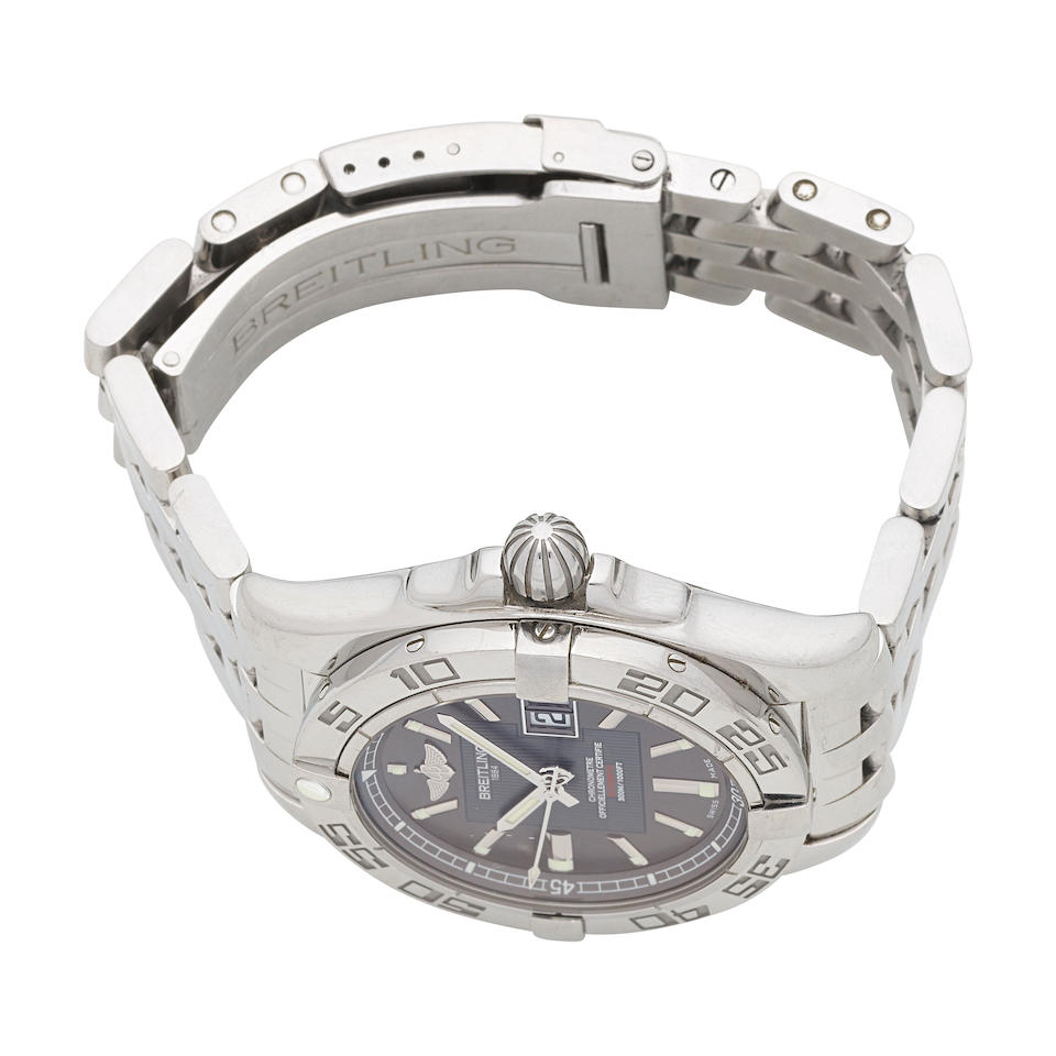 Breitling. A stainless steel automatic calendar bracelet watch Ref: A49350, Circa 2010 - Image 4 of 4