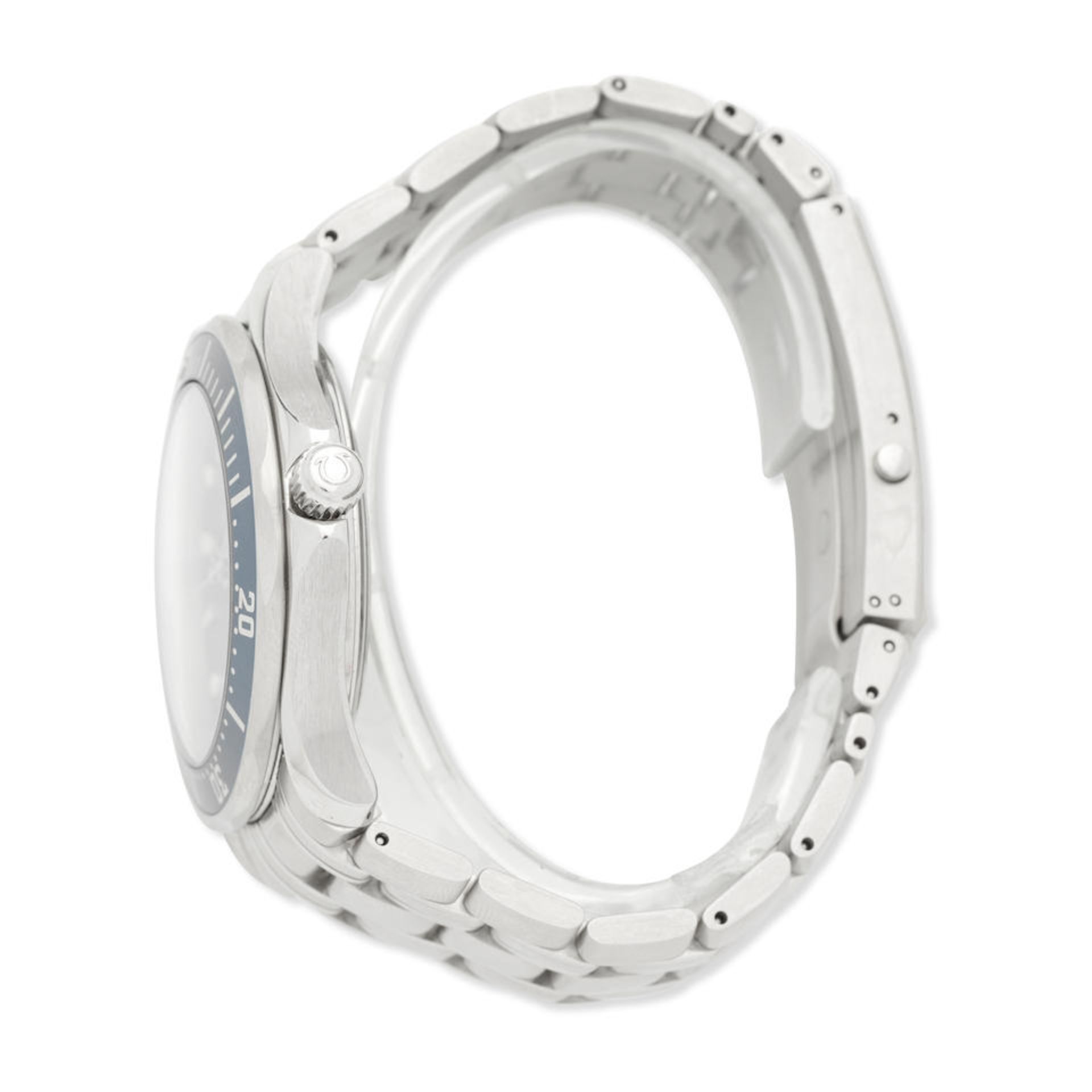 Omega. A stainless steel quartz calendar bracelet watch Seamaster, Ref: 22218000, Purchased 10t... - Bild 4 aus 4