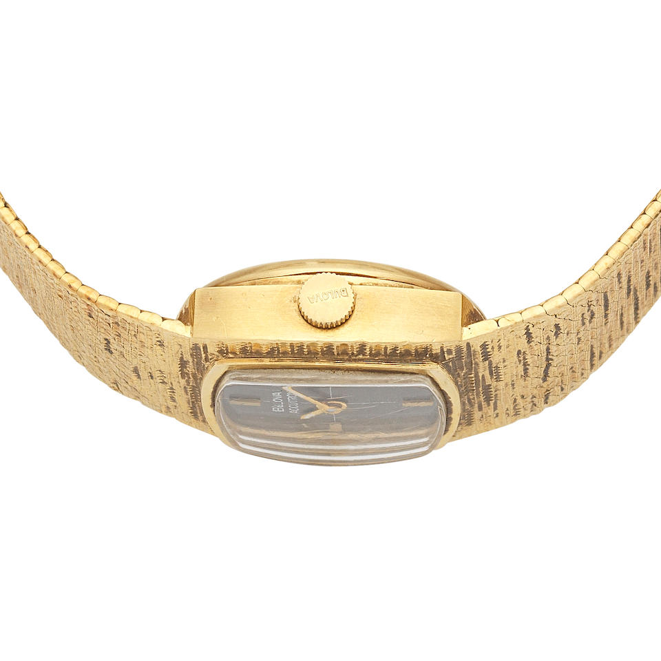 Bulova. A lady's 18K gold electronic bracelet watch Accutron, Ref: 7066, London Import mark fo... - Image 3 of 5