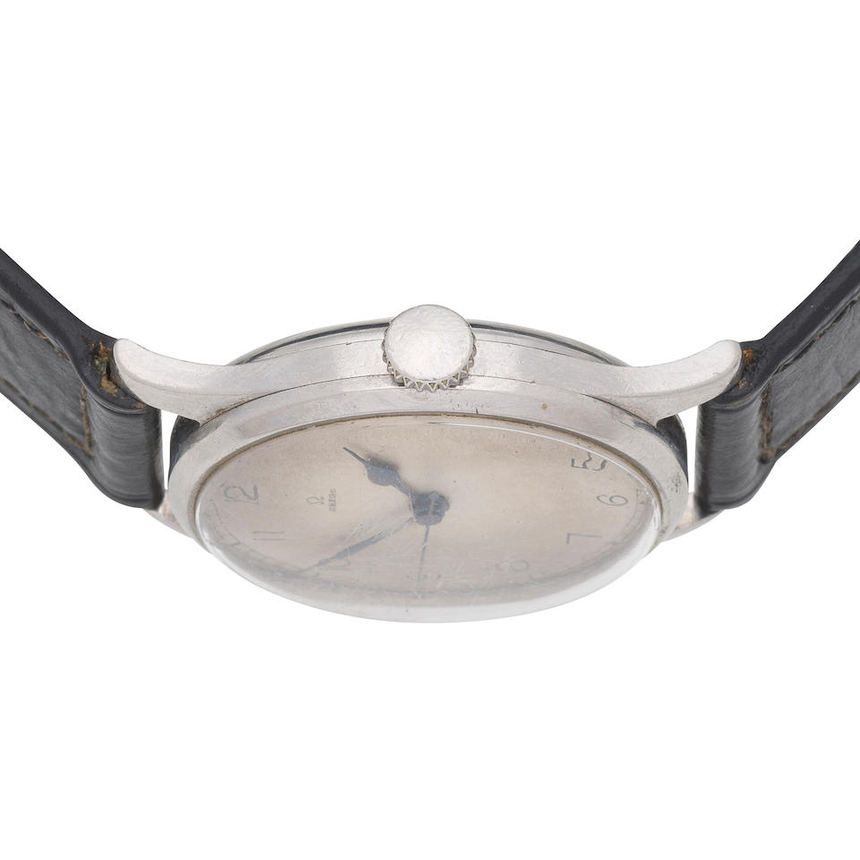 Omega. A military issue stainless steel manual wind wristwatch Ref: 5519, Circa 1939 - Image 7 of 9