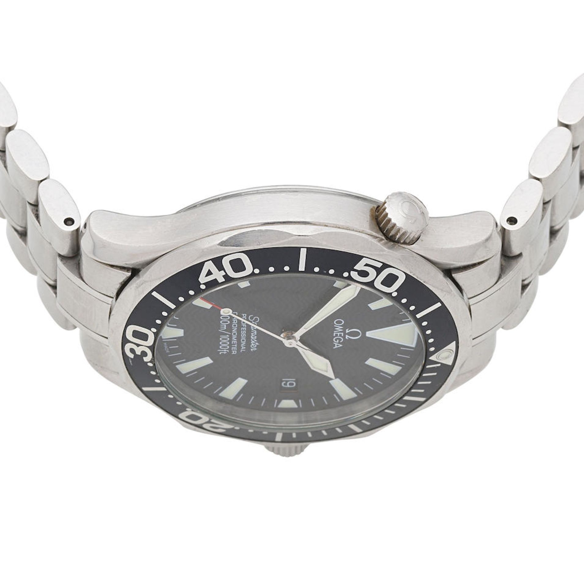 Omega. A stainless steel automatic calendar bracelet watch Seamaster, Ref: 168.1640, Circa 2005 - Bild 3 aus 3