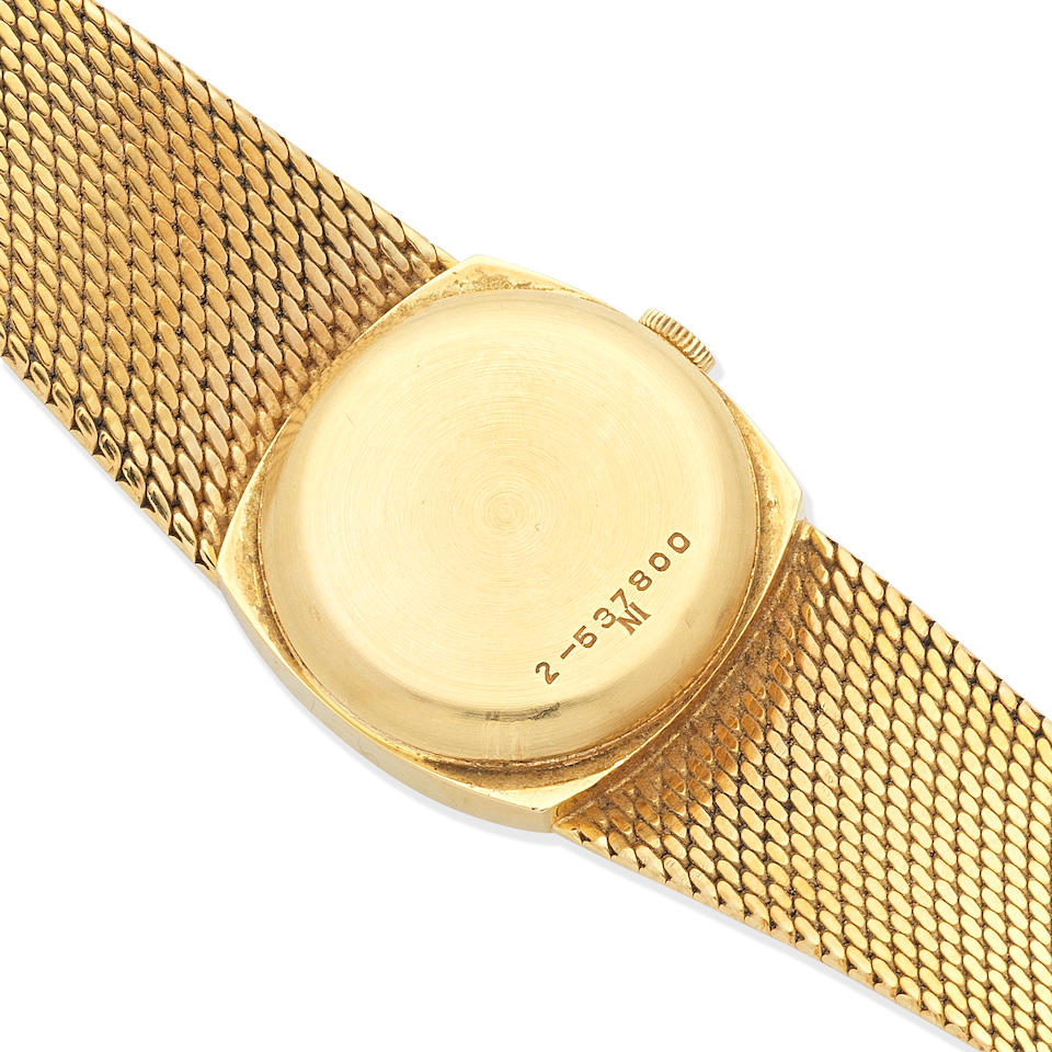 Bulova. A lady's 18K gold electronic bracelet watch Accutron, Ref: 7066, London Import mark fo... - Image 4 of 5