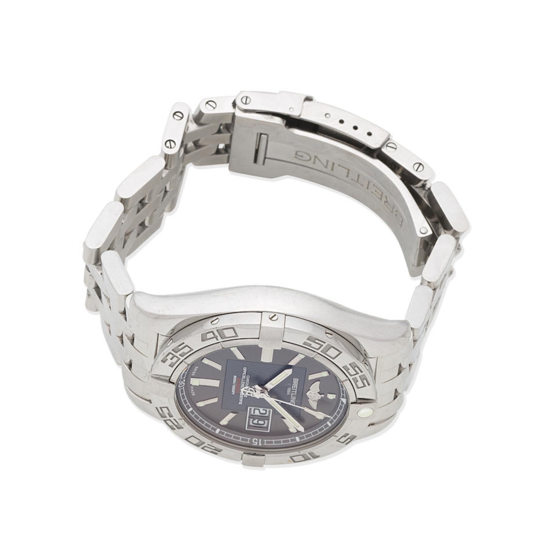 Breitling. A stainless steel automatic calendar bracelet watch Ref: A49350, Circa 2010 - Bild 3 aus 4