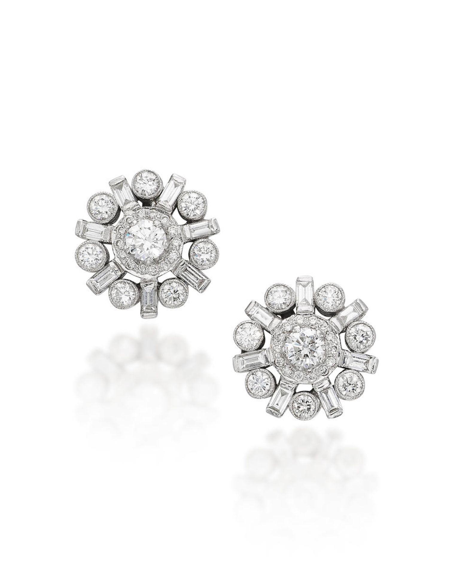 PAIR OF DIAMOND EARSTUDS