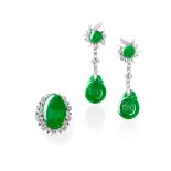 JADEITE AND DIAMOND RING AND PAIR OF 'COIN' PENDENT EARRING SET (2)