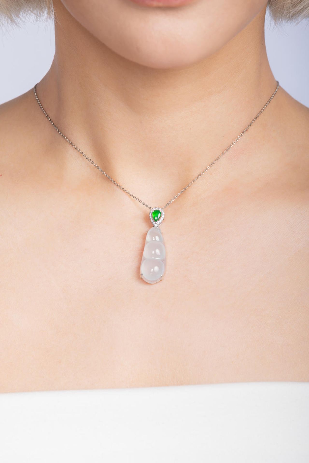 ICY JADEITE, JADEITE AND DIAMOND 'PEAPOD' PENDANT - Image 3 of 3