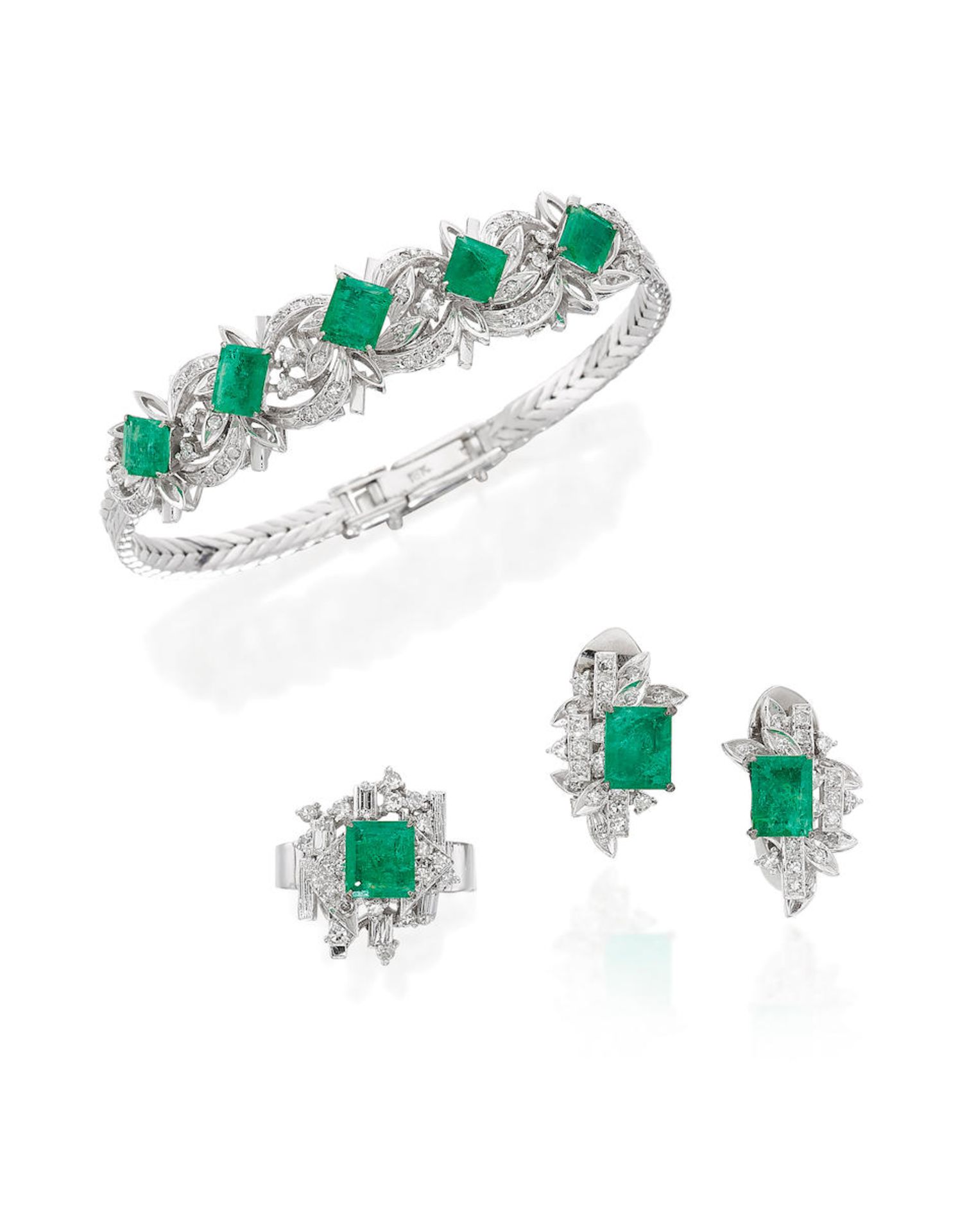 EMERALD AND DIAMOND BRACELET, EARCLIPS AND RING SUITE (3)