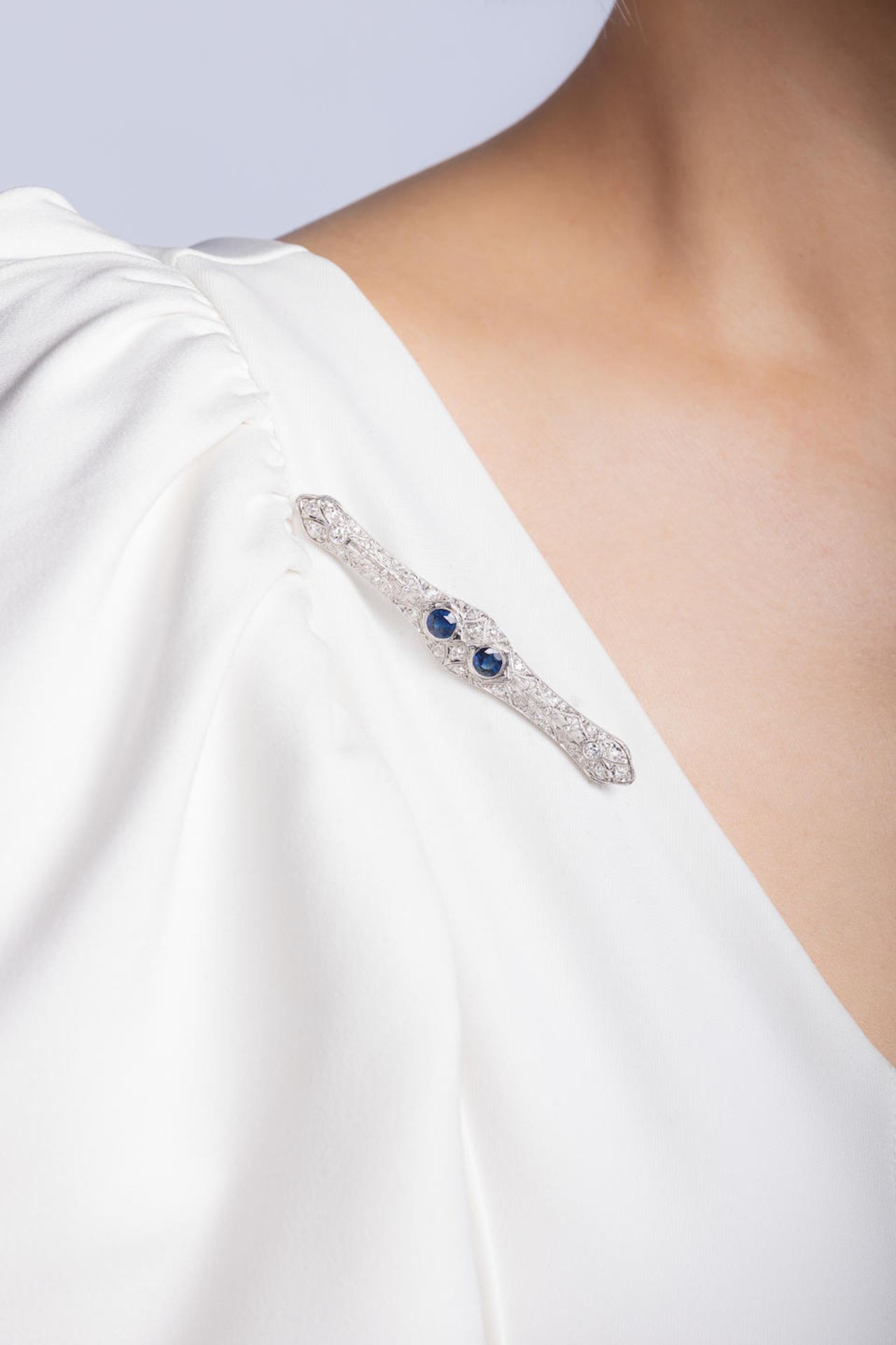 ANTIQUE SAPPHIRE AND DIAMOND BAR BROOCH - Image 2 of 2