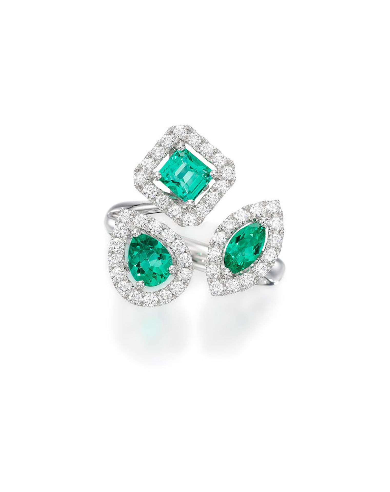 EMERALD AND DIAMOND RING