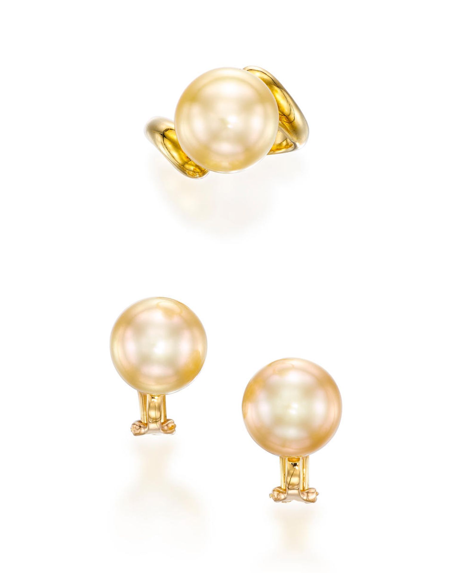 GOLDEN CULTURED PEARL RING AND PAIR OF EARRING SET (2)